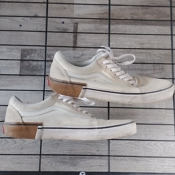 Cream Vans with white and gum bottoms men's size 9.5 - Picture 2 of 6